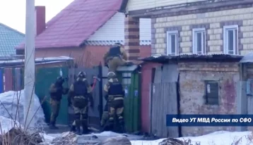 Фото: МВД опубликовало видео штурма дома наркосбытчиков в Кемерове 1