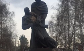 Пользователя Pikabu возмутил косметический ремонт Мемориала ВОВ в Топках
