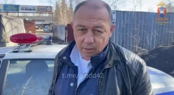 Фото: Не пристегнулся и не сигналил: в Новокузнецке остановили водителя автобуса без прав 1