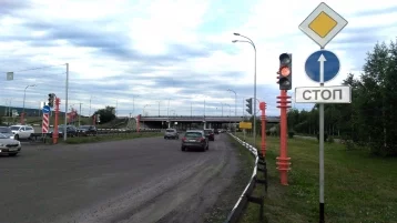 Фото: В Кемерове готовятся к запуску светофора на перекрёстке Терешковой — Притомский 1