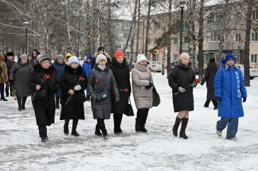 Фото: Три года со дня аварии: в Кузбассе возложили цветы к мемориалу в память о погибших на шахте «Листвяжная» 3