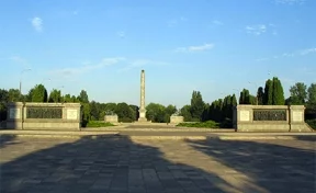 В Варшаве осквернено крупнейшее кладбище советских солдат