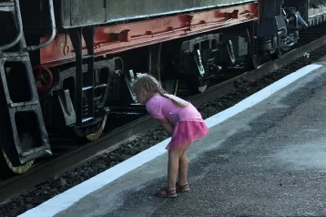 Фото: В Кузбассе на железной дороге нашли четырёхлетнюю девочку 1