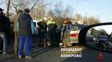 Фото: Два человека пострадали в тройном ДТП в Кемерове на Красноармейской улице 1