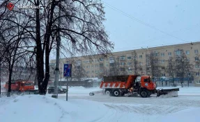 Глава Кузбасса поручил привлечь к уборке снега дополнительную технику