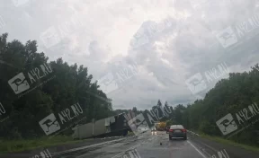 На трассе Кемерово — Анжеро-Судженск фура столкнулась с автобусом 