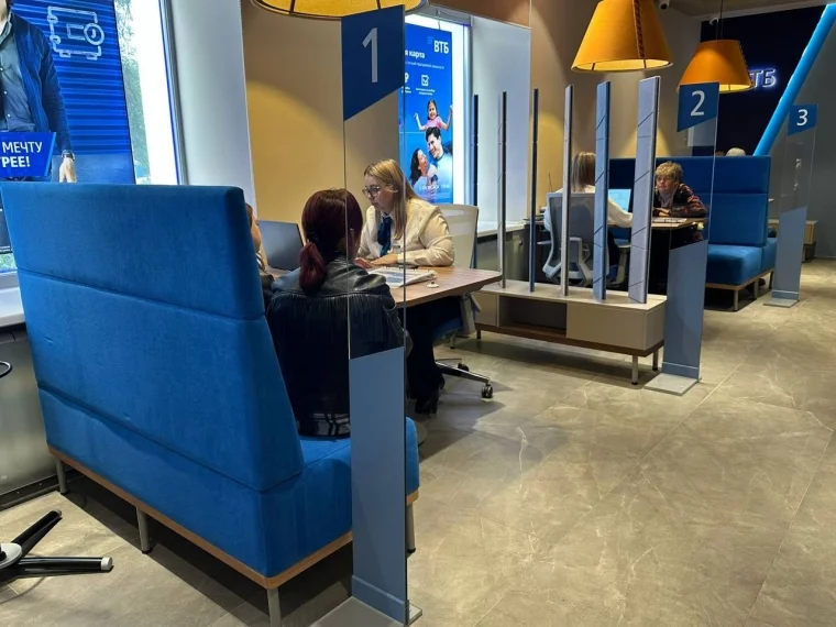 Фото: В Мариинске технологичный офис ВТБ сменил прописку 5