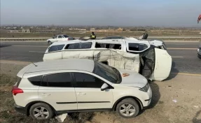 В массовом ДТП в Дагестане пострадали 14 человек