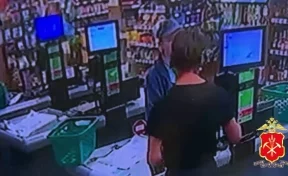 К двум годам приговорили кемеровчанина, который расплачивался чужой картой