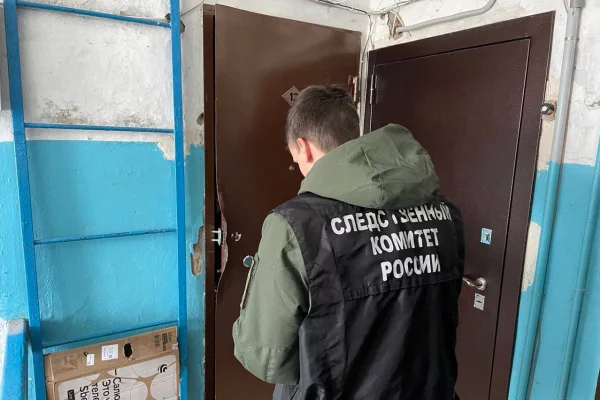 В Саратовской области в квартире обнаружили шесть тел, дверь пришлось вскрывать