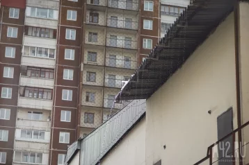 Фото: «Топит до 7 этажа»: кемеровчане пожаловались на протекающую каждый год крышу дома 1
