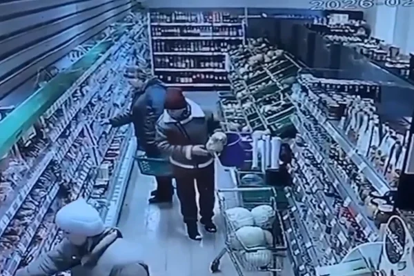 В Кузбассе женщина вёдрами похищала из магазинов сыры и сливочное масло