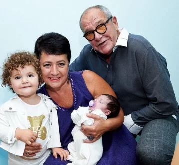 Фото: 79-летний Эммануил Виторган вновь стал отцом 1