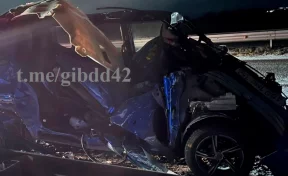 Два человека пострадали в ДТП с грузовиком на трассе Кемерово — Новокузнецк