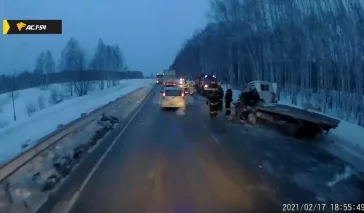 Фото: Водитель «Газели», ехавший в сторону Кемерова, пострадал в тройном ДТП под Новосибирском 3