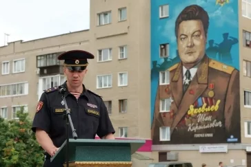 Фото: В Кемерове на фасаде дома по улице Патриотов появился гигантский мурал 2