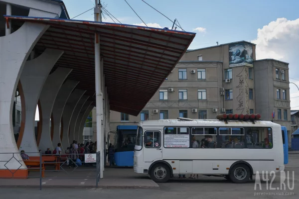 Кузбассовец устроил дебош на вокзале за отказ сотрудников сажать его в автобус