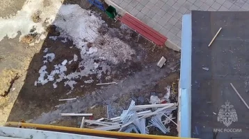 Фото: Взрывом самогонного аппарата выбило остекление в жилом доме в Сызрани 1