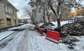 В Челябинске ребёнок получил ожоги 45% тела после падения в яму с кипятком