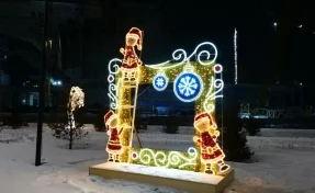 В Кемерове на новых набережных Искитимки появились новогодние украшения