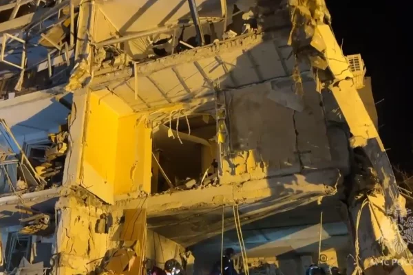 МЧС опубликовало видео последствий взрыва в многоэтажном доме в Севастополе