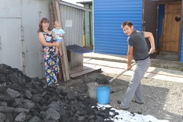 Фото: В Кемерове завершилась благотворительная акция по обеспечению малоимущих семей углём 1