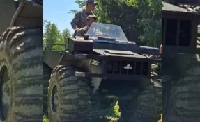 В Кузбассе росгвардеец на вездеходе нашёл потерявшегося в лесу пенсионера