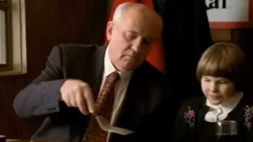 Фото: Представитель Горбачёва объяснил, зачем тот снимался в рекламных роликах  1