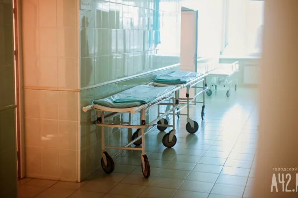 Микроавтобус с российскими туристами съехал с дороги в горах Абхазии