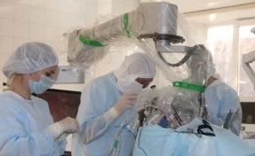 В Кузбассе нейрохирурги 5 часов спасали пациента с опухолью головного мозга