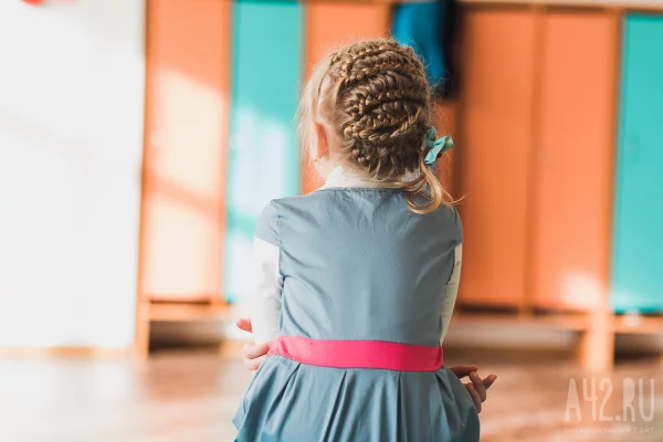 На Сахалине мать больше года ограничивала свободу 11-летней девочки