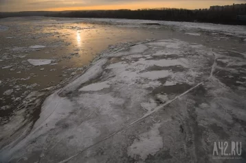 Фото: На реке Томь в Новокузнецке начался ледоход 1