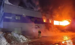 В Кирове сгорела мебельная фабрика