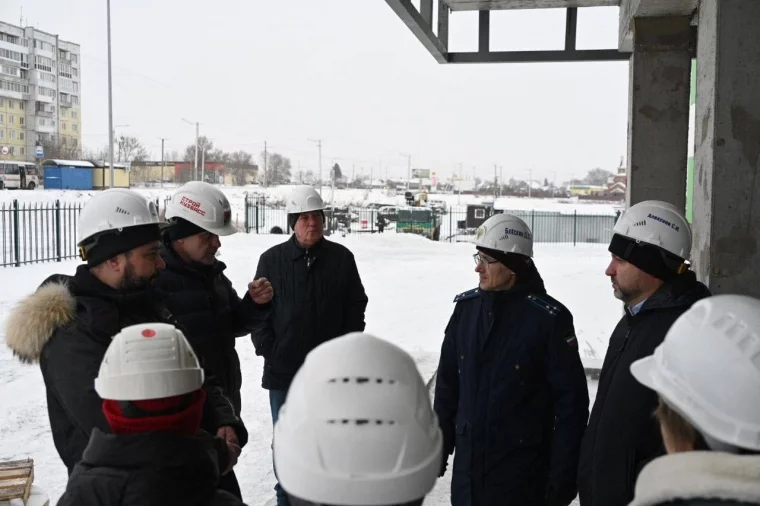 Фото: В Кузбассе подрядчик срывает сроки строительства детской поликлиники: работы должны закончить до конца года 3