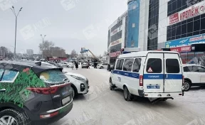 Опубликовано видео оцепления крупного городского рынка в Кемерове