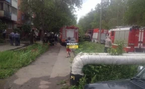 На улице Сарыгина в Кемерове загорелась квартира