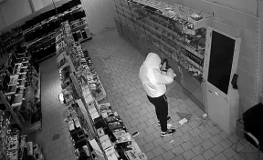 В Кузбассе подросток украл из магазина 12 телефонов и приставку