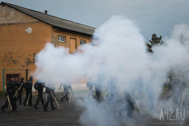 Фото: Групповое неповиновение спецконтингента. 500 сотрудников ГУФСИН отработали подавление массовых беспорядков 45