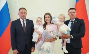 Илья Середюк наградил кузбасских финалистов конкурса «Семья года»