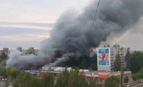 Опубликованы первые кадры пожара в ТЦ в Твери