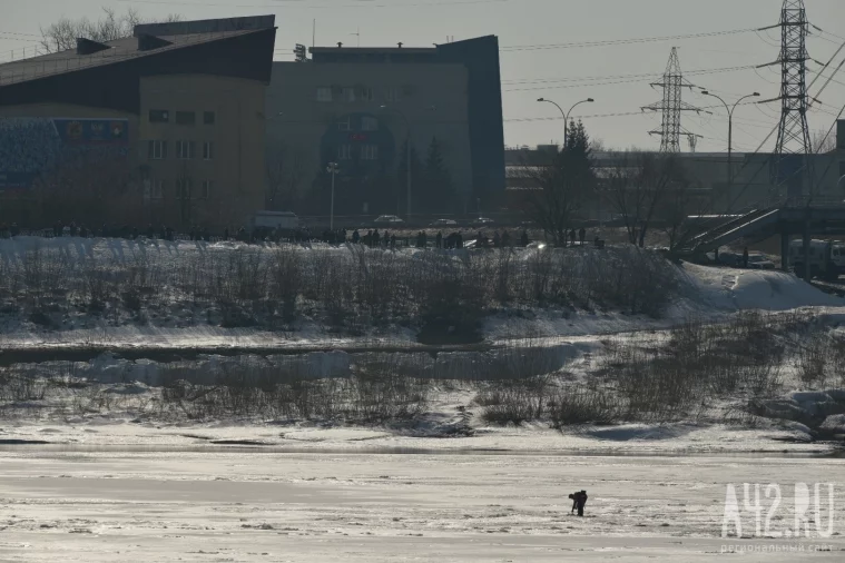 Фото: Взрыв льда на Томи в Кемерове 13