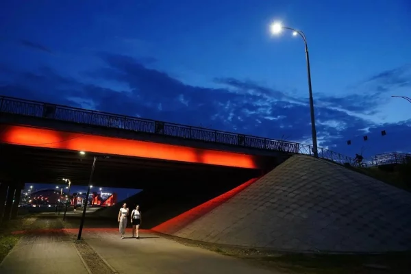 В Кемерове начали тестировать подсветку Кузбасского моста