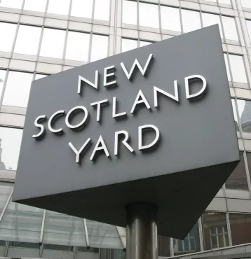 Фото: Полиция Лондона задержала 12 человек в связи с терактами 1
