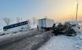 Один водитель погиб, второй пострадал: стали известны подробности жёсткого ДТП с автобусом в Кузбассе