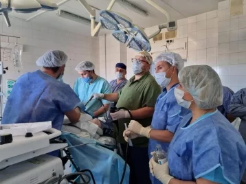 Фото: Кемеровские врачи провели редкую операцию с хирургами их Москвы 1