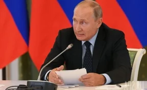 Закон о штрафах за неуважение к власти подписал Путин