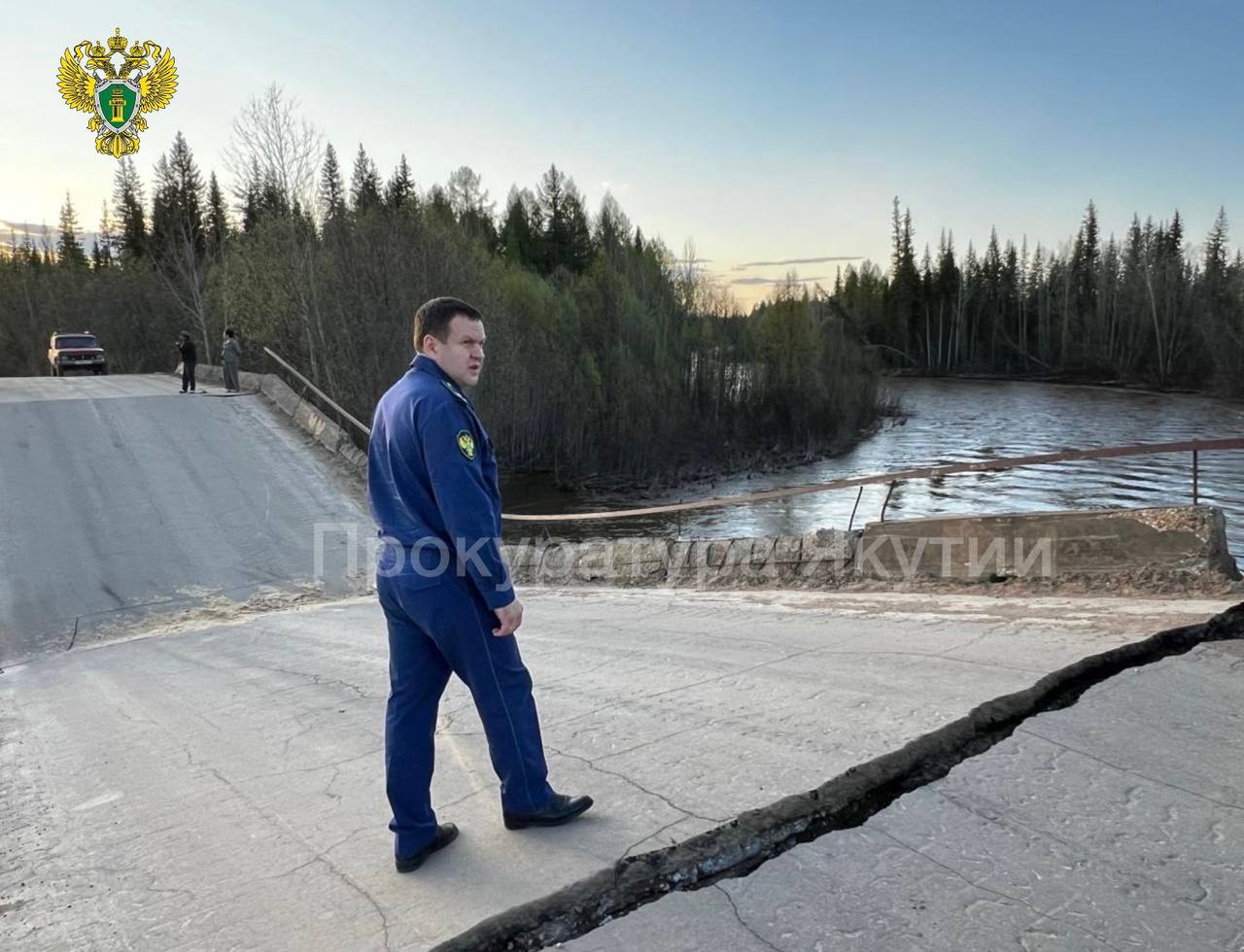 В Якутии обрушился мост