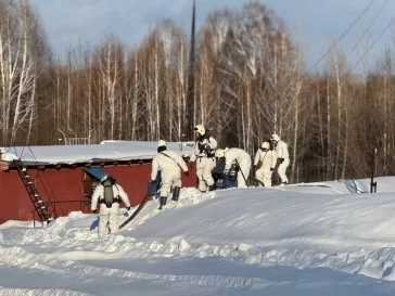 Фото: В аэропорту Новокузнецка «ликвидировали» разлив топлива 2