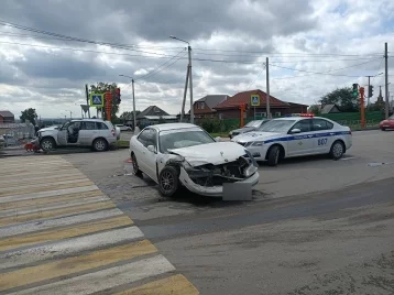 Фото: Последствия серьёзного ДТП с тремя пострадавшими в Кузбассе попали на видео 1