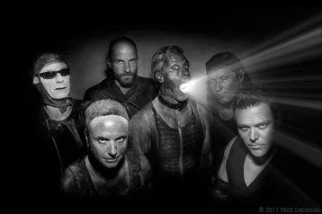 Фото: Группа Rammstein одобрила балалаечный кавер песни «Du riechst so gut» 1